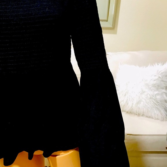 👑NEW Women’s black off the shoulder top! - Picture 4 of 4